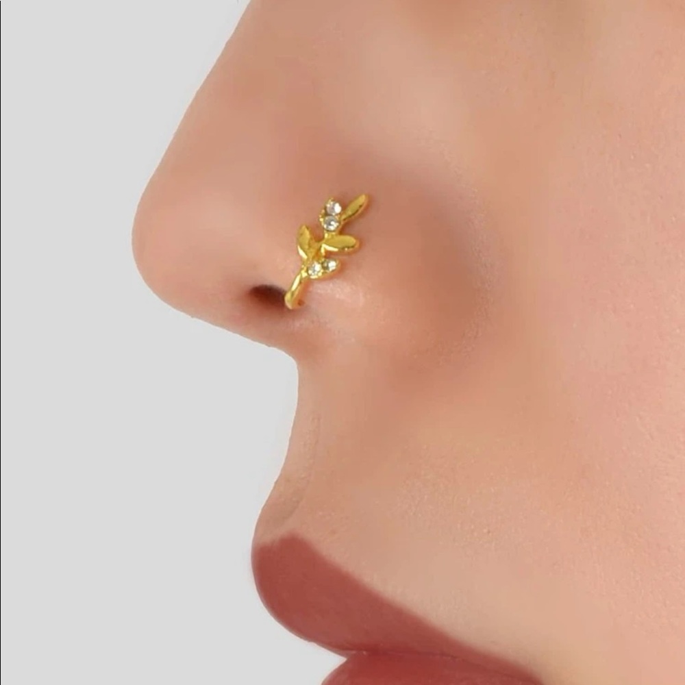 🎉 New Gold Plated Crystal Leaf Faux Nose Ring